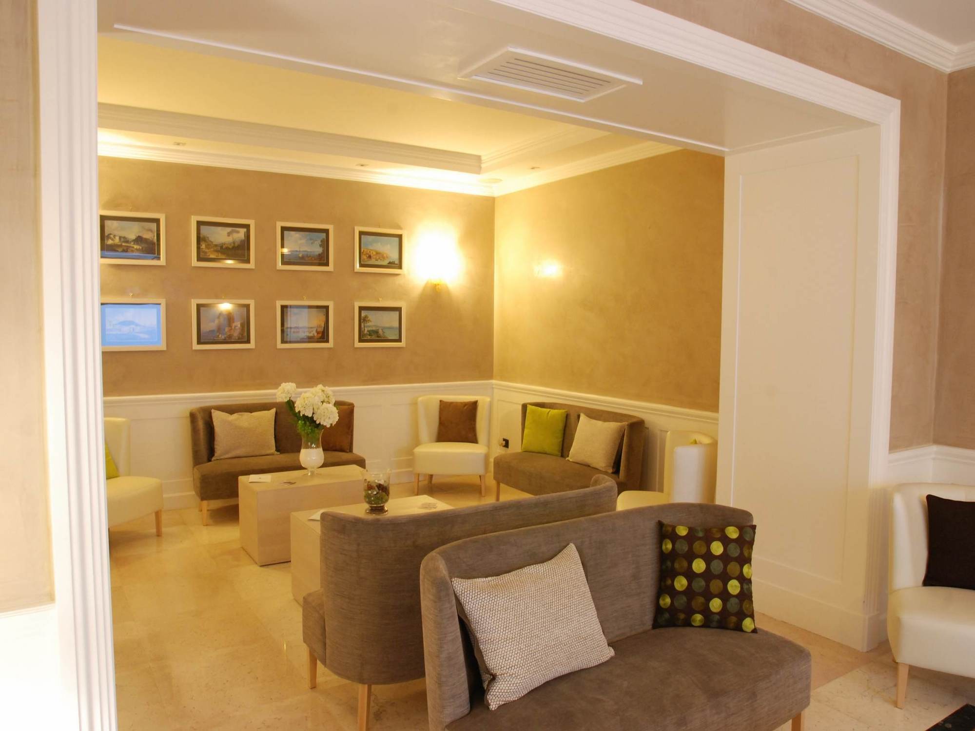 San Pietro 4* Napels